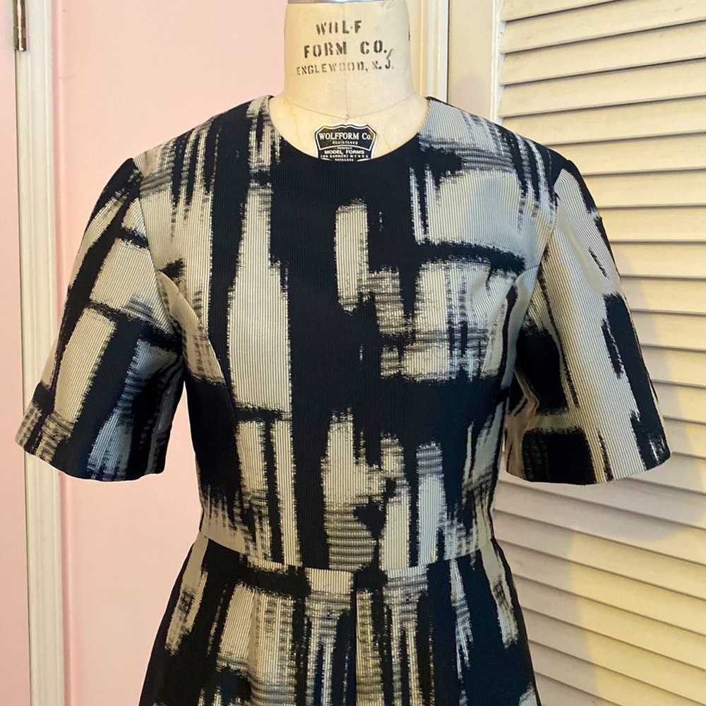 NEW WITHOUT TAGS .  midi dress black/ silver color ,in size 6.
